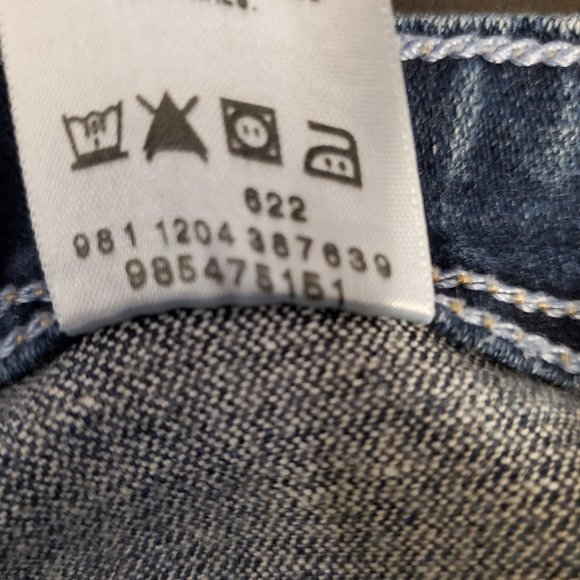 Levi's Signature Stretch Capri Jeans Misses sz 8 Dark Wash EUC - Picture 6 of 11